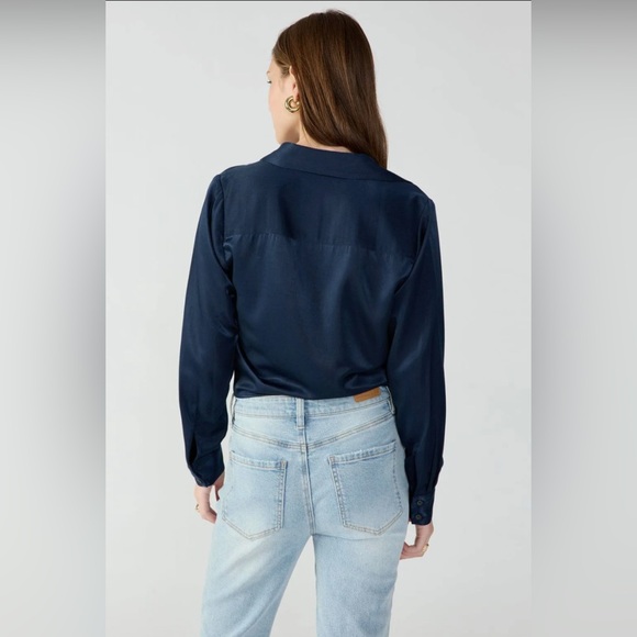 Sanctuary Girlfriend Navy Blue Tie Front Shirt Size L - Picture 2 of 8